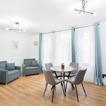 City Centre One Bedroom Apartment Next To Station, Newly Renovated Londýn Exteriér fotografie