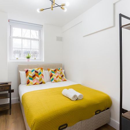 City Centre One Bedroom Apartment Next To Station, Newly Renovated Londýn Exteriér fotografie