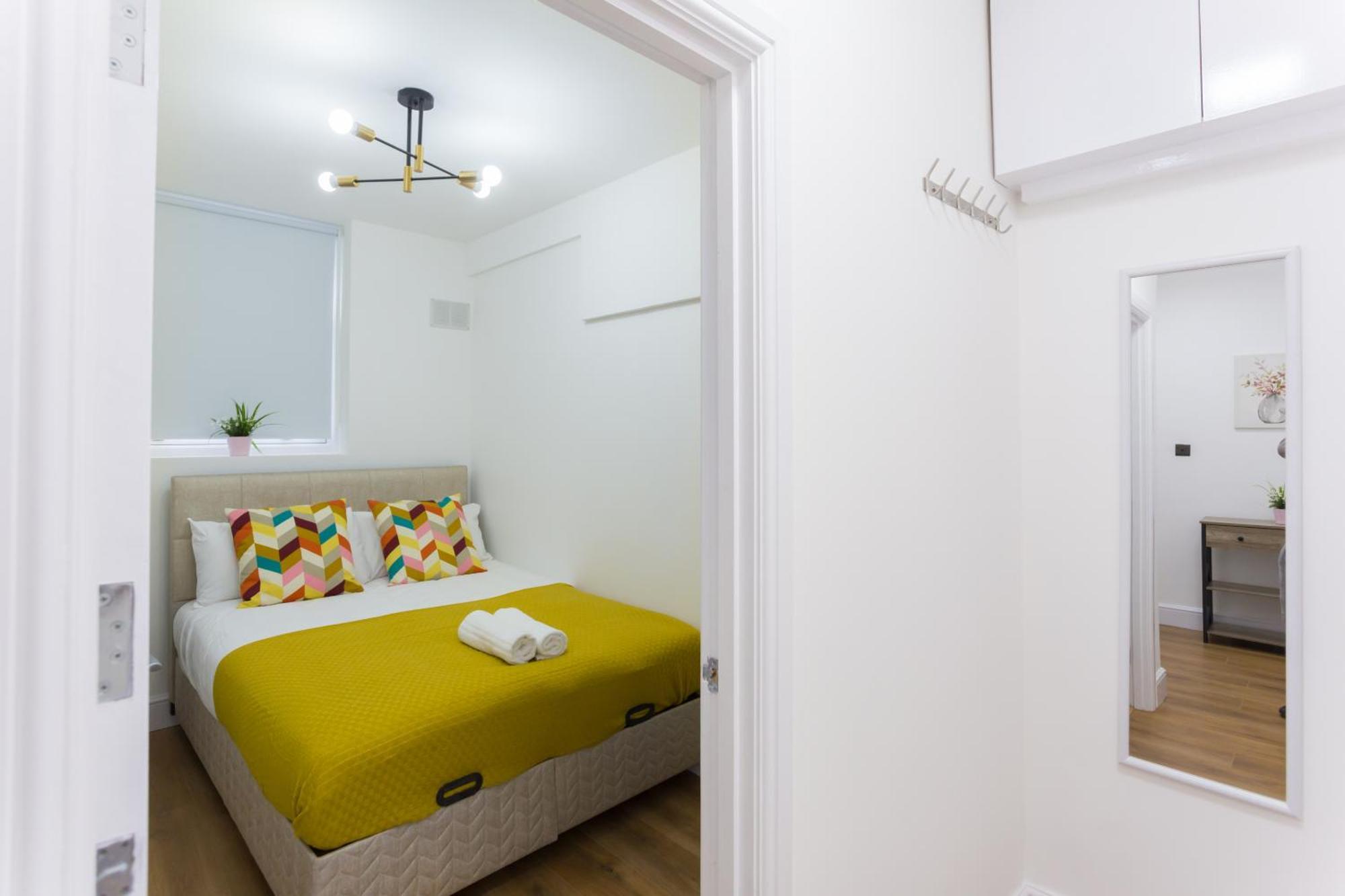 City Centre One Bedroom Apartment Next To Station, Newly Renovated Londýn Exteriér fotografie