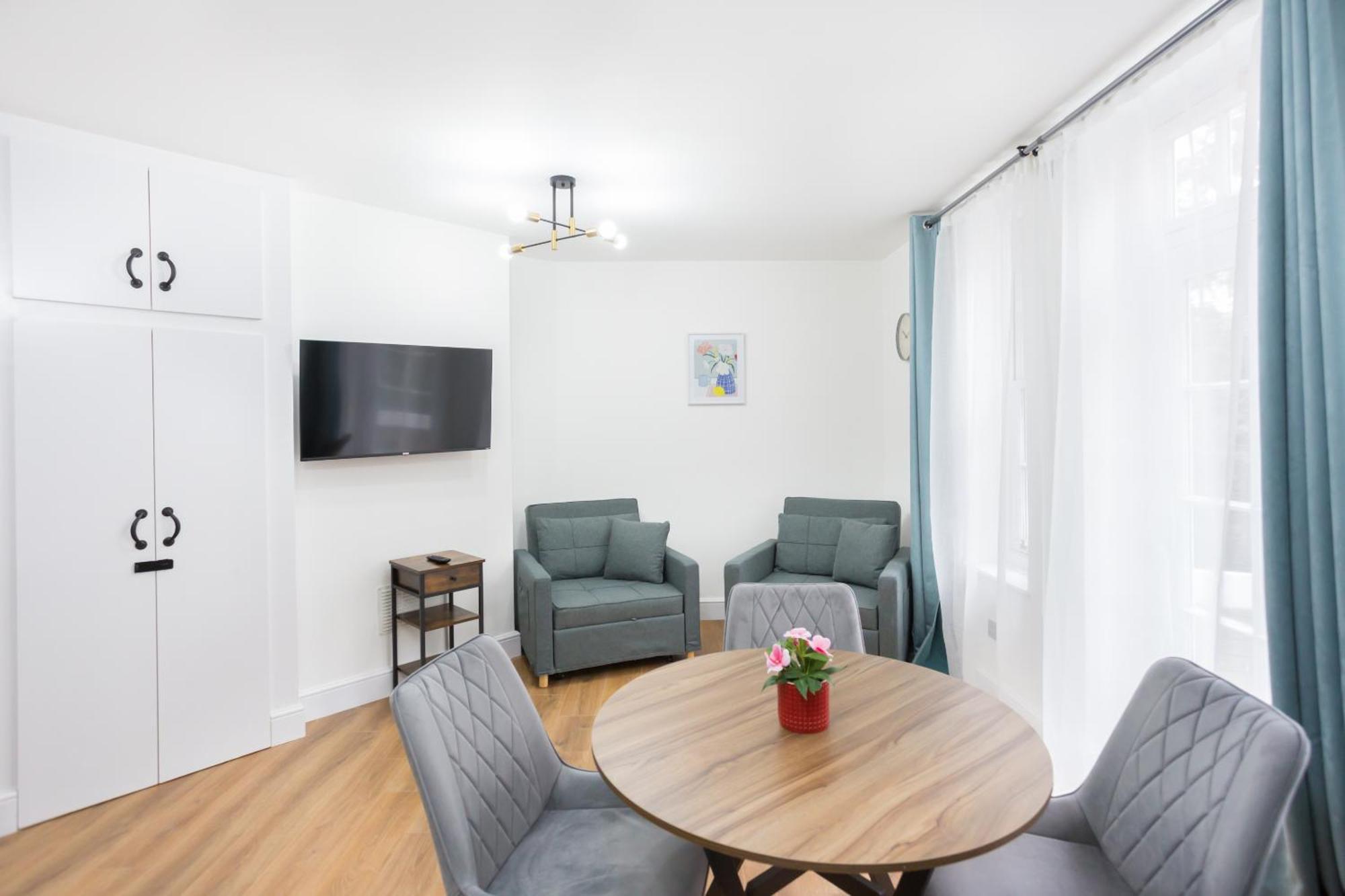 City Centre One Bedroom Apartment Next To Station, Newly Renovated Londýn Exteriér fotografie