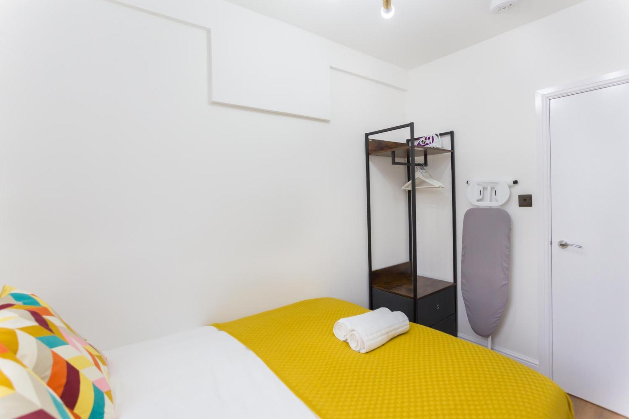 City Centre One Bedroom Apartment Next To Station, Newly Renovated Londýn Exteriér fotografie