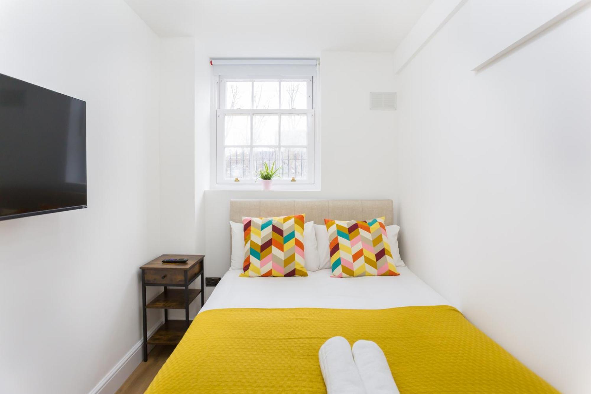 City Centre One Bedroom Apartment Next To Station, Newly Renovated Londýn Exteriér fotografie