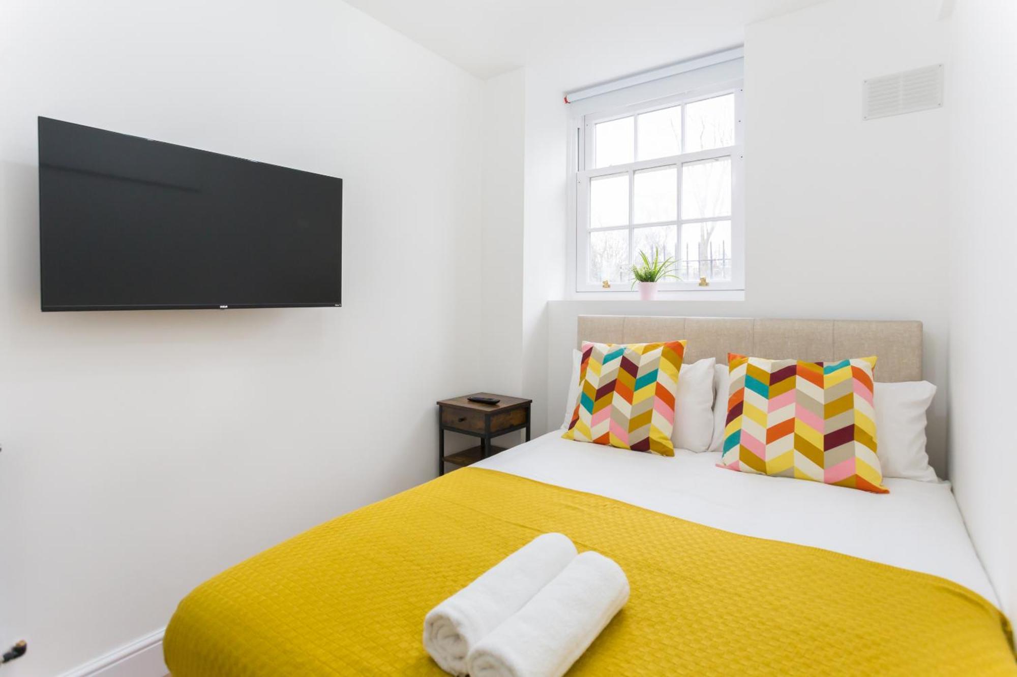 City Centre One Bedroom Apartment Next To Station, Newly Renovated Londýn Exteriér fotografie