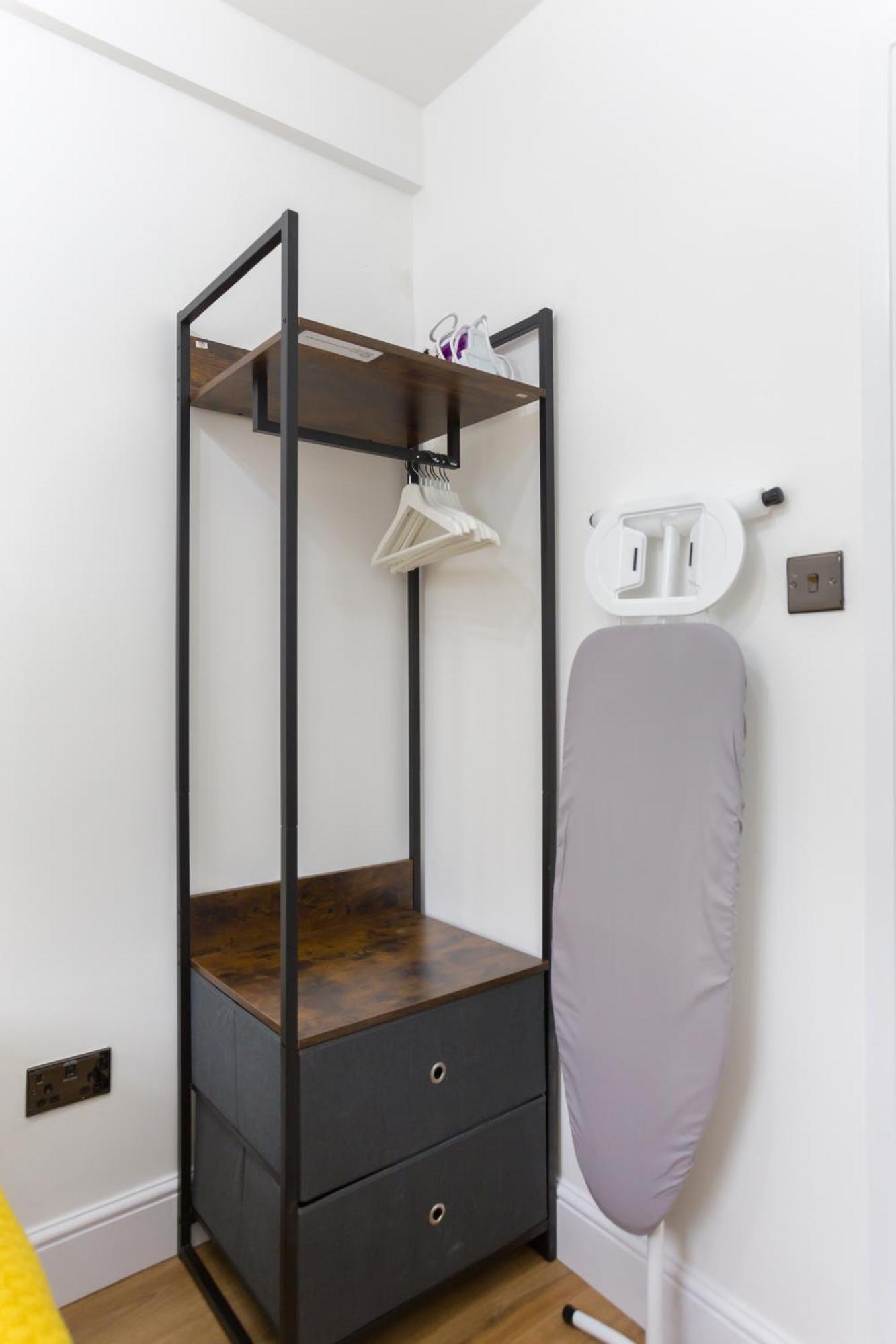 City Centre One Bedroom Apartment Next To Station, Newly Renovated Londýn Exteriér fotografie