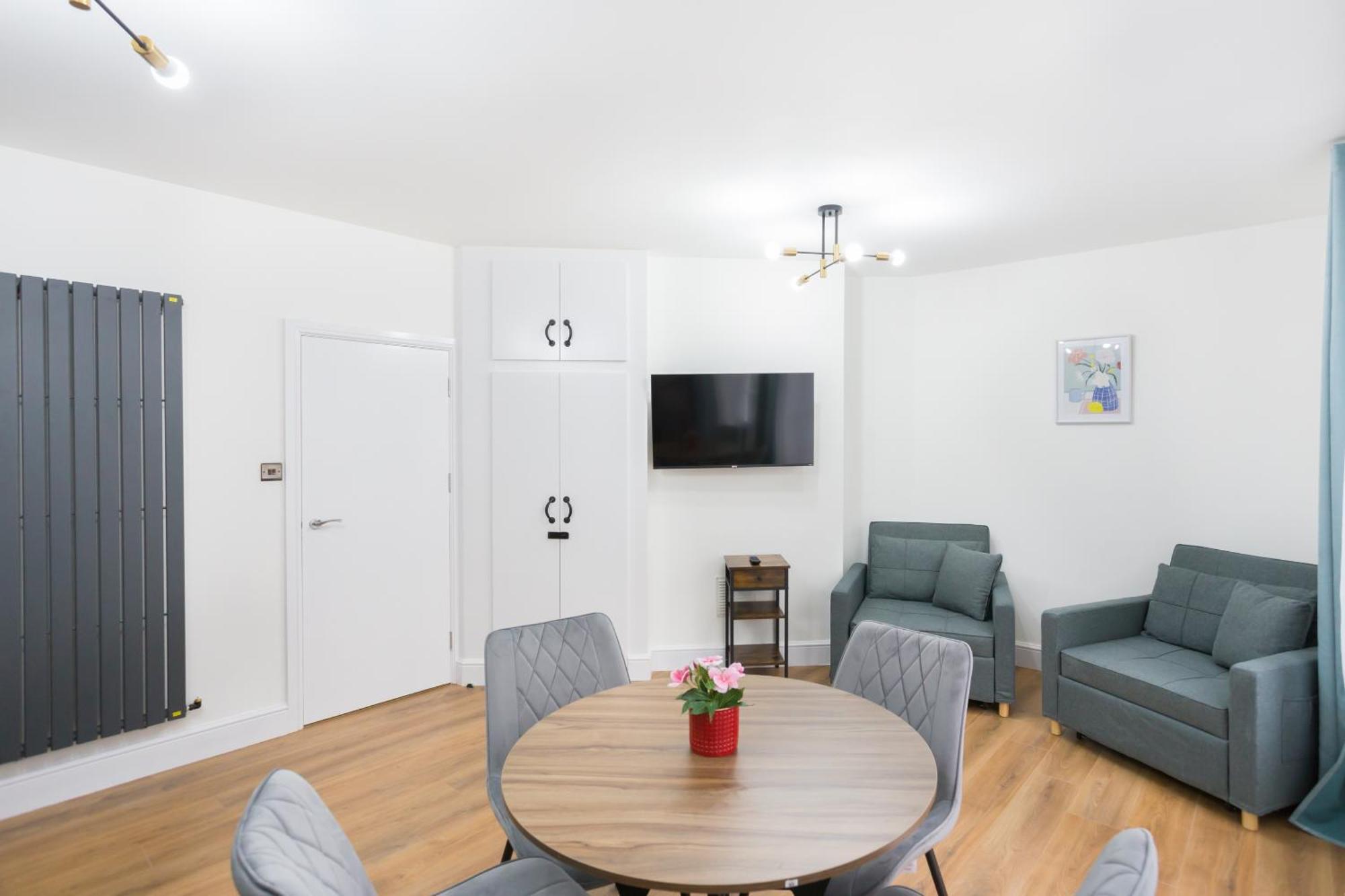 City Centre One Bedroom Apartment Next To Station, Newly Renovated Londýn Exteriér fotografie