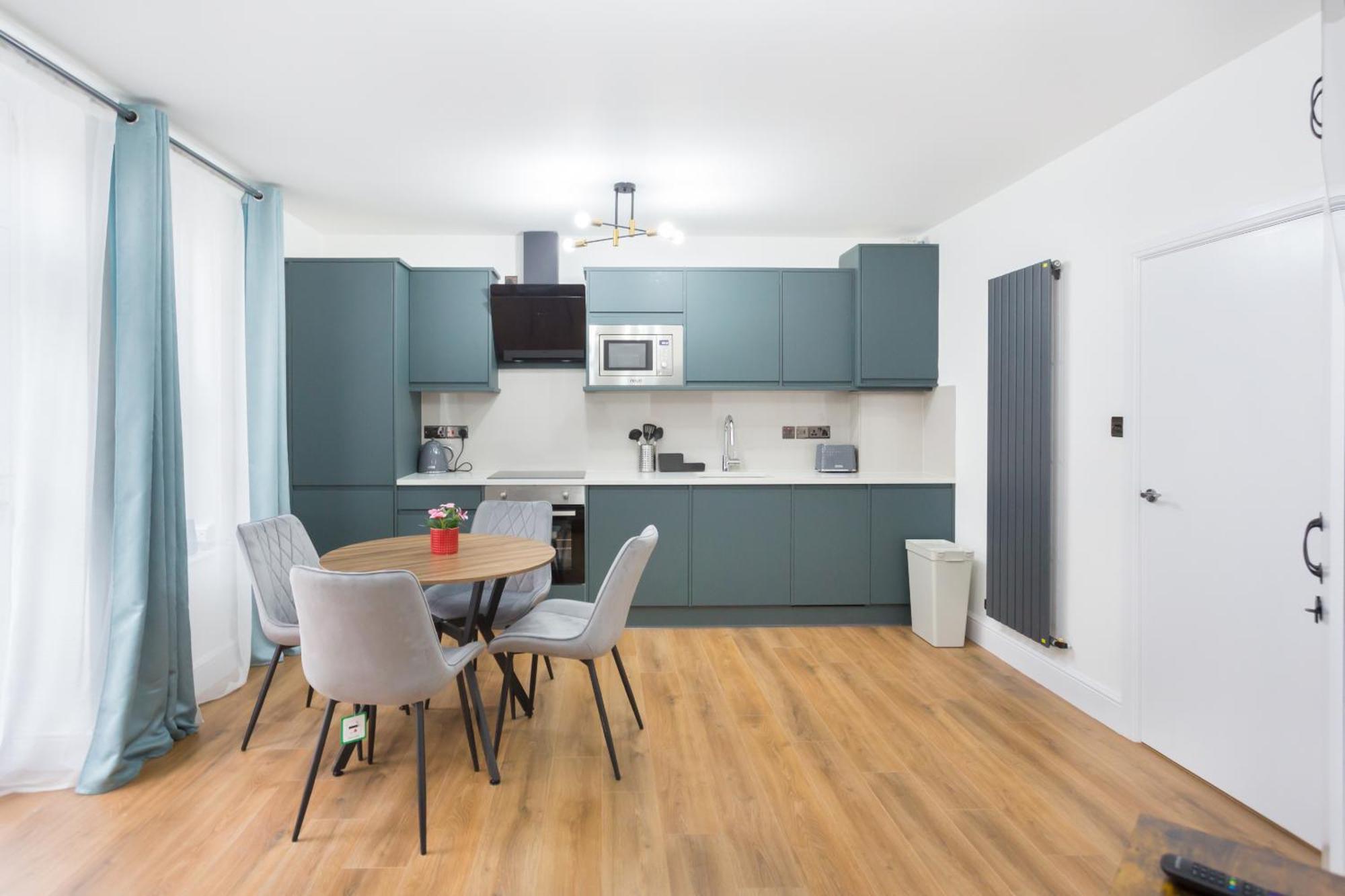 City Centre One Bedroom Apartment Next To Station, Newly Renovated Londýn Exteriér fotografie