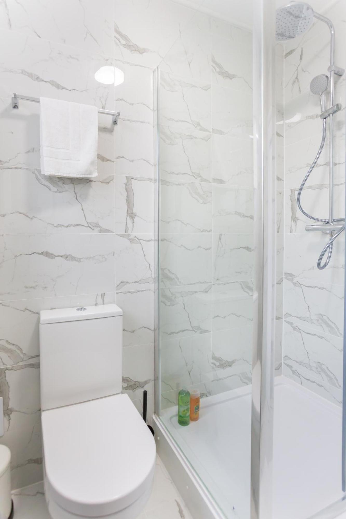 City Centre One Bedroom Apartment Next To Station, Newly Renovated Londýn Exteriér fotografie